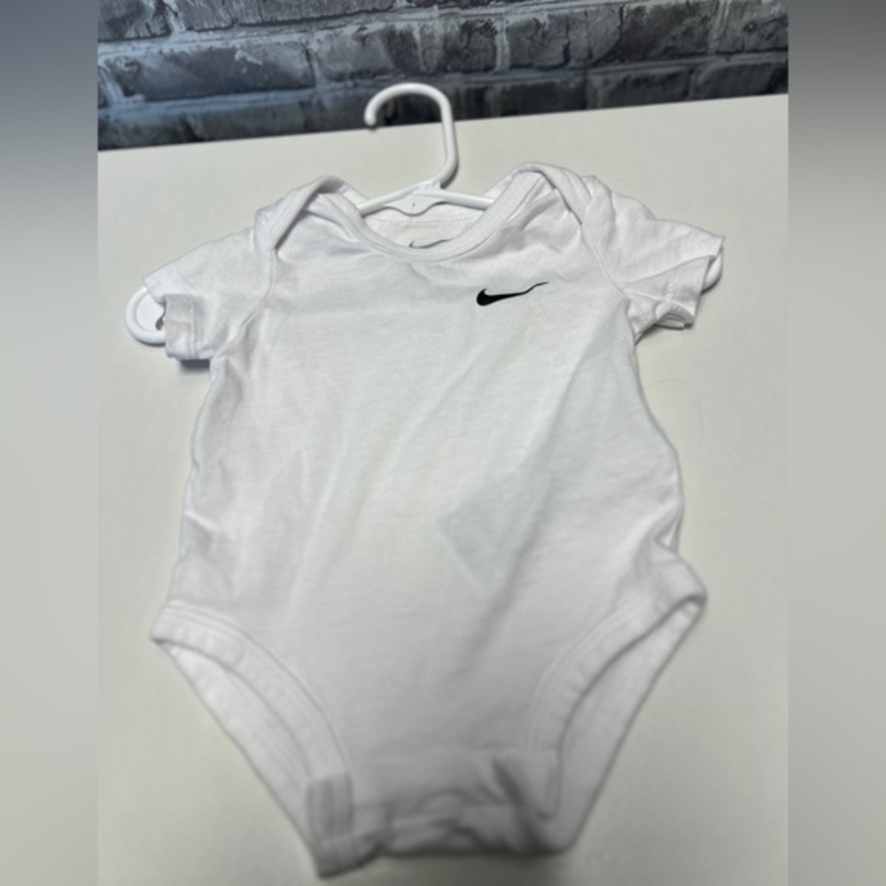 Nike onesie‎